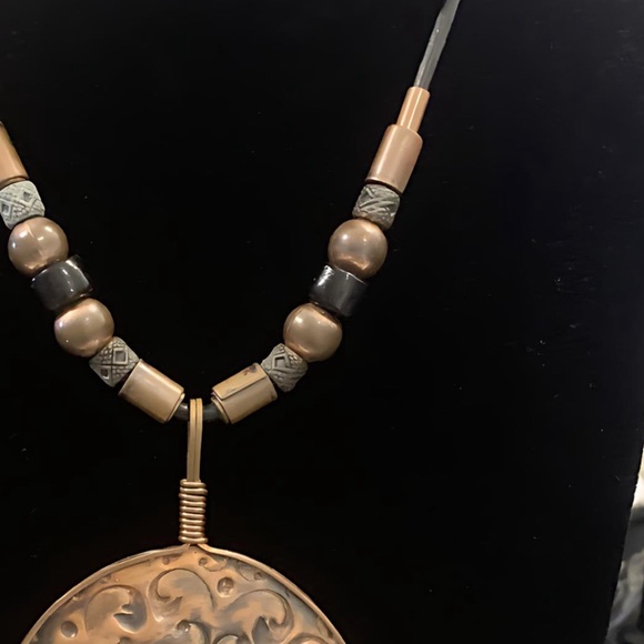 Artisan crafted necklace - Picture 2 of 8